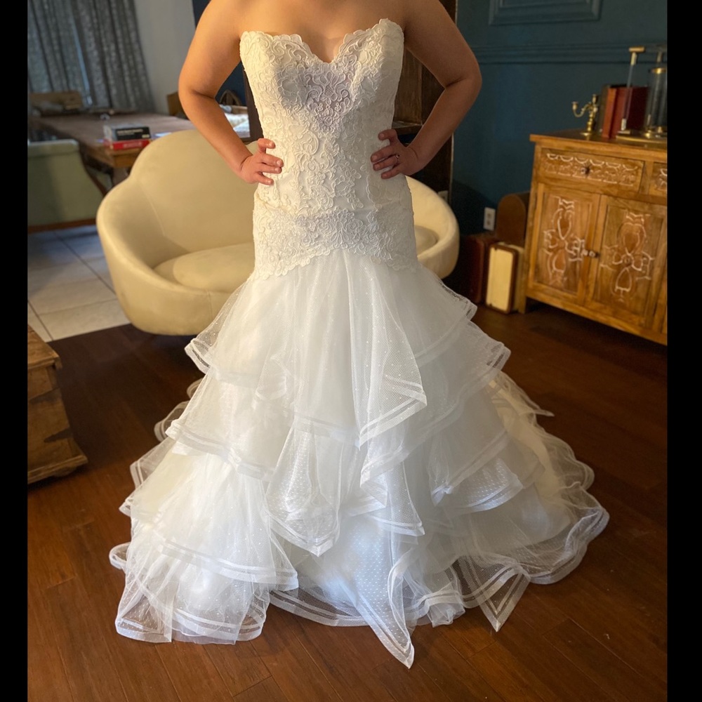 Gorgeous Matthew Christopher Wedding dress!!